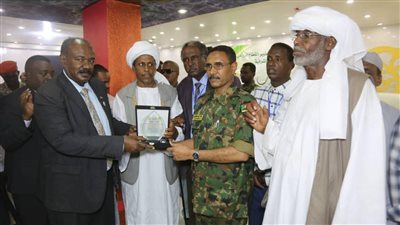 شملت 49 توصية.. وزير الزراعة السودان  يتسلم توصيات مؤتمر تطوير القطاعات