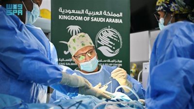 فريق طبى سعودى من مركز الملك سلمان يُجري عمليات لزراعة القوقعة للأطفال بكينيا