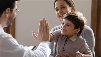 9 طرق لتربية الأطفال بشكل لطيف وإيجابي يجمع بين الحزم والحب 