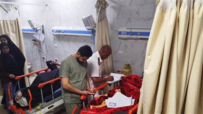  أسوان: تقديم الرعاية الطبية لـ50 مصاب من الأشقاء السودانيين بحادث انقلاب أتوبيس