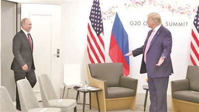 وﻳﺘﻜﻮف« ﻳﻌﻮد إﻟﻰ ﻣﻮﺳﻜﻮ وﺳﻂ ﺗﺼﺎﻋﺪ اﻟﻀﺮﺑﺎت اﻟﺮوﺳﻴﺔ ورﻓﺾ »زﻳﻠﻴﻨﺴﻜﻰ« اﻟﺘﺮاﺟﻊ