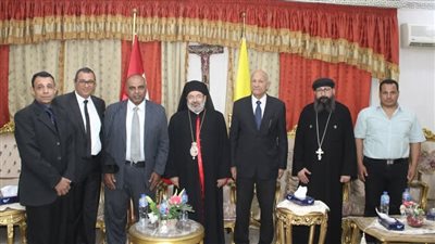 الأنبا توما حبيب يستقبل أبناء سوهاج للتعزية في إنتقال قداسة البابا فرنسيس 