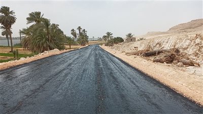  أسيوط: بدء رصف طريق دير القصير بطول 5 كم 