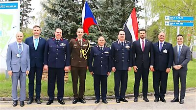 قائد القوات الجوية يلتقي عددا من مسئولي القوات المسلحة التشيكية خلال زيارته إلى التشيك  