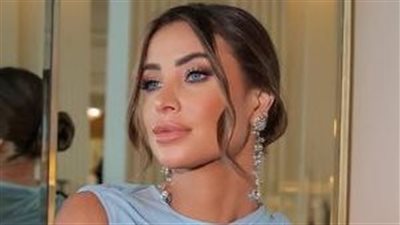 المخمل الجرئ تبرز سحر قوام أنابيلا هلال (صور)