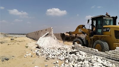 إزالة حالتين تعد على أراضي أملاك الدولة بالبحيرة