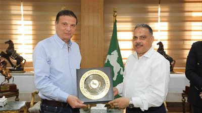 وزير الزراعة يعقد اجتماعا مع محافظ الشرقية لبحث سبل الارتقاء بالقطاع الزراعي 