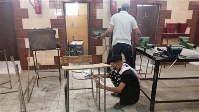 «إعادة تدوير التخت المدرسية» .. دشنا التعليمية بقنا تواجه عجز المدارس 