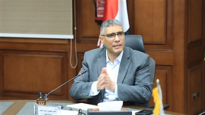 محافظ الجيزة يقرر إيقاف سائق بالهيئة العامة للنظافة لتفريغه حمولة مخلفات بشارع البوهي وتحويله للنيابة المختصة