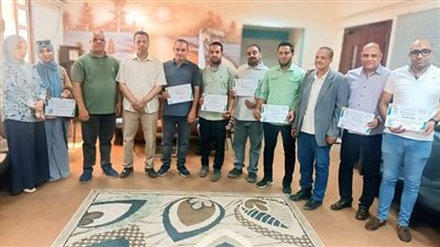 تكريم منسقي الإعلام لتميزهم في تغطية فعاليات الأنشطة التربوية بنجع حمادي