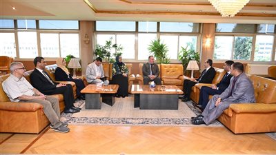 رئيس جامعة الفيوم يستقبل فريق الهيئة القومية لضمان جودة التعليم لكلية الهندسة