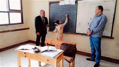 وكيل تعليم الفيوم يتفقد المدارس للاطمئنان على انتظام الدراسة 