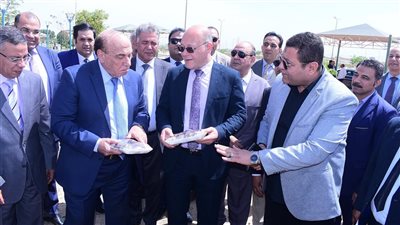 اللواء سمير فرج يغرس شجرة باسمه بجامعة سوهاج الجديدة 