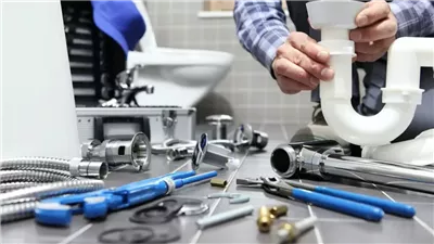 فتح المجاري المسدودة في الحمام والمطبخ بخطوات بسيطة من غير سباك