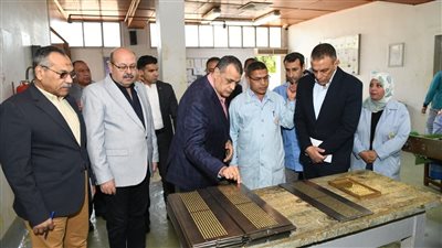 وزير الدولة للإنتاج الحربي يجري زيارة مفاجئة لشركتي قها للصناعات الكيماوية