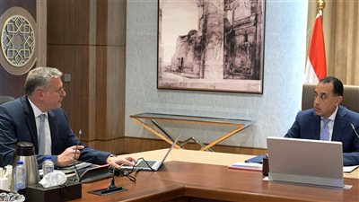 رئيس الوزراء يتابع مع وزير البترول عددًا من ملفات العمل