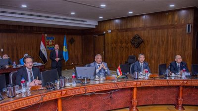 رئيس جامعة طنطا يكلف عمداء الكليات بتوجيه مشروعات التخرج لخدمة الأهداف التنموية