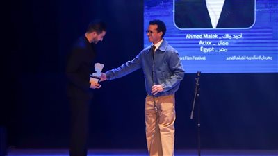 طه دسوقي يقدم تكريم أحمد مالك في حفل افتتاح مهرجان الإسكندرية للفيلم القصير