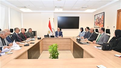 وزير الري يلتقى مجموعة من النواب لمناقشة طلبات المواطنين