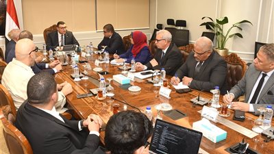 تفاصيل اجتماع وزير الإسكان مع مسئولي 
