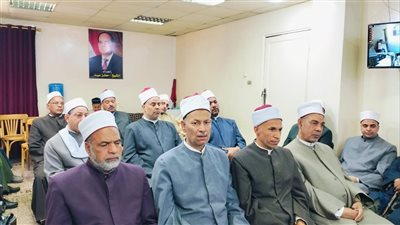 وكيل أوقاف سوهاج يعقد اجتماعًا موسعًا لضبط العمل الدعوي والإداري