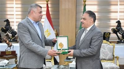 الأشمونى يُكرم الشافعي لتعيينه سكرتير عام مساعد لمحافظة بورسعيد 