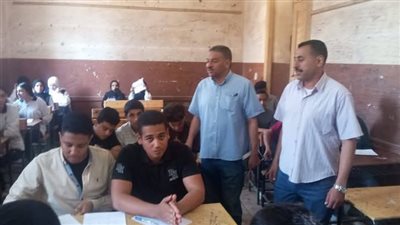 مدير تعليم نجع حمادي يتابع انعقاد اختبارات شهر أبريل لصفوف النقل 