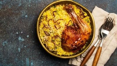 أرز بسمتي بالزعفران والدجاج على الطريقة الخليجية.. المقادير طريقة التحضير