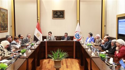 اللجنة الاستشارية العليا للتنمية البشرية تناقش خارطة طريق لإعداد الشباب المصري للذكاء الاصطناعي