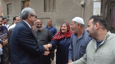 محافظ الغربية من داخل قرية العزيزية 