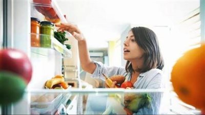 طرق طبيعية فعالة للحفاظ على نظافة ورائحة الثلاجة