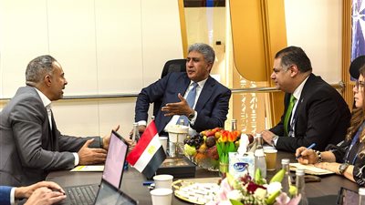 وزير السياحة والآثار يستكمل لقاءاته المهنية بدبي بعقد اجتماع مع المدير الإقليمي لشركة جوجل مصر