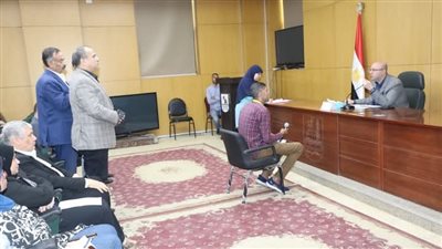 محافظ بني سويف يوجه بحلول وبدائل لمشكلات ومطالب المواطنين 