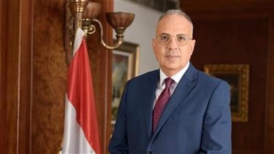 وزير الري: احترافية العاملين تمكنهم من إدارة ندرة مائية بمنظومة بها 50 ألف منشأ مائي