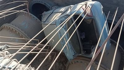 سقوط سيارة ملاكي في خط مياه تحت الإنشاء بالمنوفية وإصابة قائدها