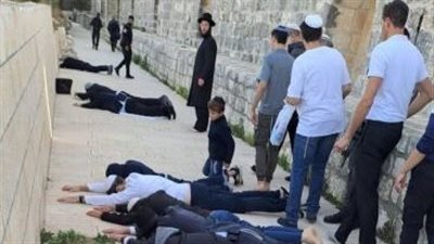 عشرات المستعمرين يقتحمون الأقصى ويؤدون طقوسا تلمودية في باحاته