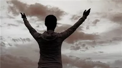 دعاء المظلوم على الظالم.. كلمات تفتح أبواب السماء