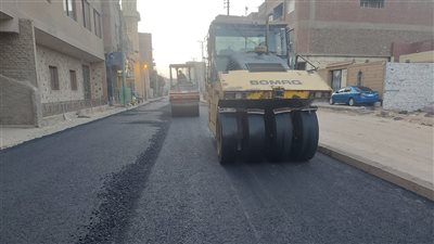 محافظ الجيزة يتابع مشروعات تطوير الطرق والمحاور المرورية 