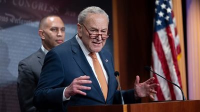 شومر: نتحرك لفتح تحقيق في قرار الإدارة الأمريكية ضد جامعة هارفارد