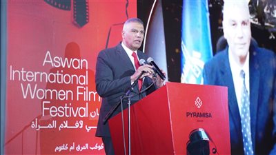 محافظ أسوان: المرأة جزء مهم في المجتمع ونعمل على تمكينها دائما