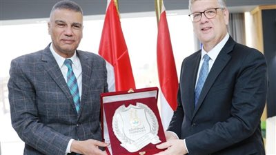 محافظ أسوان يستعرض الفرص الإستثمارية بمختلف القطاعات 