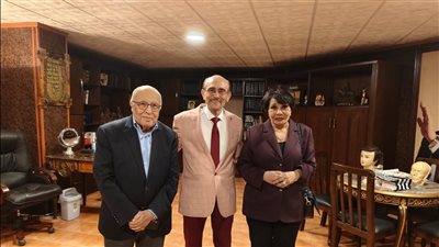 محمد فاضل وفردوس عبد الحميد يشاهدان 