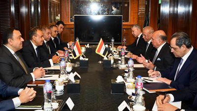 وزير الخارجية يستعرض مع نظيره العراقي ترتيبات القمة العربية المرتقبة ببغداد 