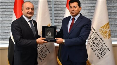 وزير الرياضة يستقبل رئيس الاتحاد الدولي للسلاح 