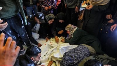10شهداء بينهم 7 نساء وطفل في قصف لخيام النازحين بغزة