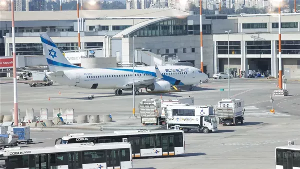 إسرائيل تعيد فتح مجالها الجوي تدريجيا بدءا من ليل الأربعاء