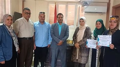 مدير تعليم أبوتشت يكرم مشرفي المسرح المشاركين في معرض الأنشطة التربوية