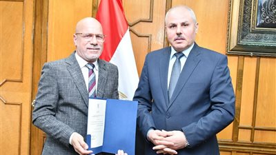 الدكتور محمود الضبع عميدًا لكلية الآداب والعلوم الإنسانية جامعة قناة السويس