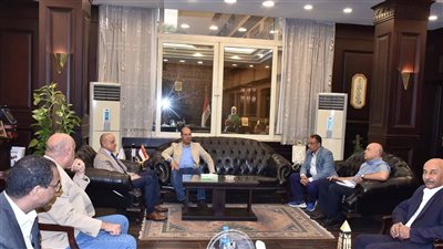 محافظ الأقصر يستقبل وفد الجهاز المركزى للتعمير لمناقشة عدد من مشروعات الإقليم