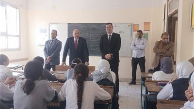 وكيل تعليم الدقهلية يتابع انتظام العملية التعليمية بإدارة غرب المنصورة